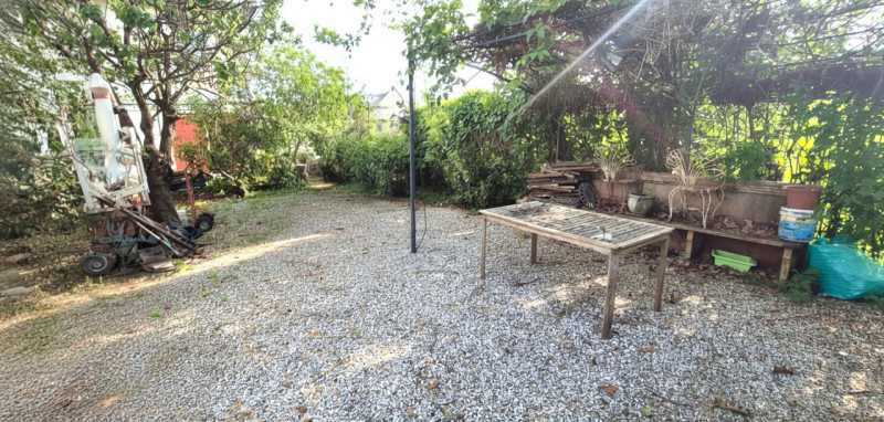 Proponiamo in vendita casa singola affittata (scadenza Settembre 2028) con ampio giardino privato...