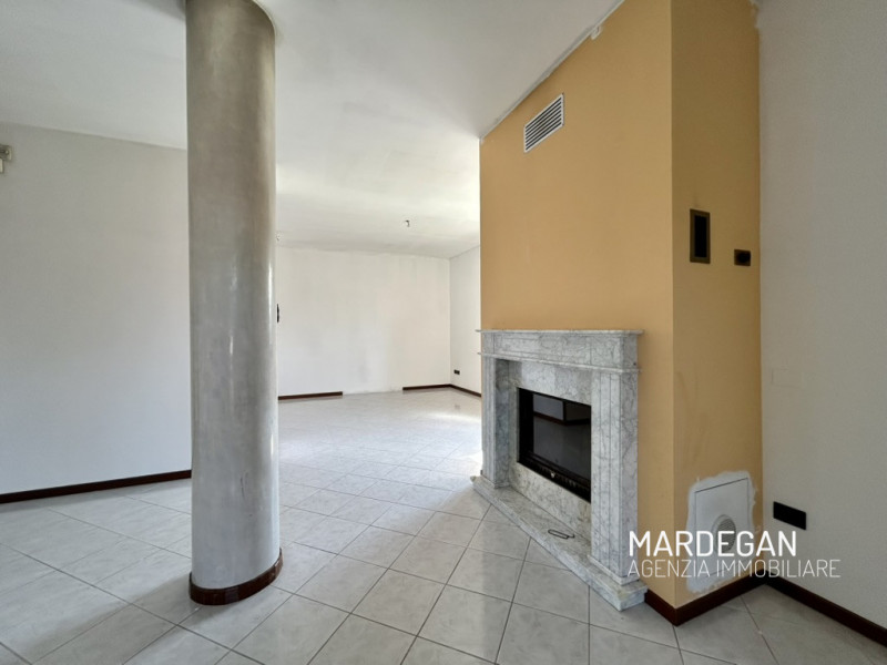 NOSTRA ESCLUSIVA! LA SOLUZIONE RISULTA IDEALE PER DUE NUCLEI FAMILIARI 
Quando vieni a scoprirla?...