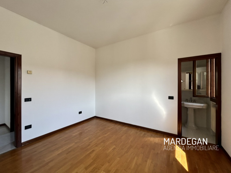 NOSTRA ESCLUSIVA! LA SOLUZIONE RISULTA IDEALE PER DUE NUCLEI FAMILIARI 
Quando vieni a scoprirla?...