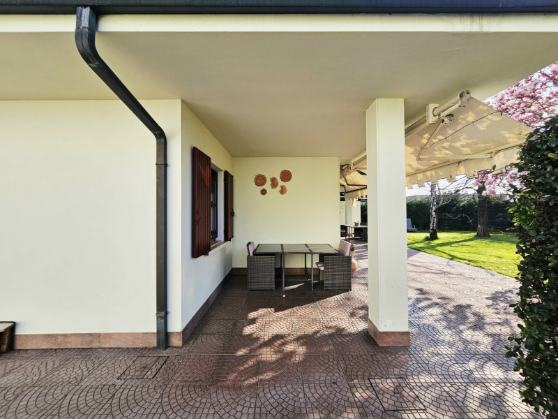 A Montagnana, proponiamo in vendita meravigliosa villa singola, caratterizzata da spazi ampi e de...