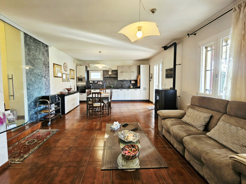 A Montagnana, proponiamo in vendita meravigliosa villa singola, caratterizzata da spazi ampi e de...