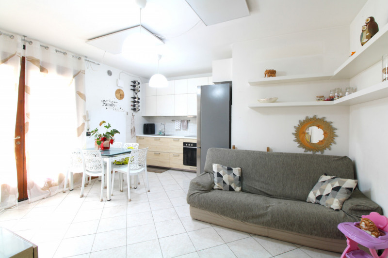 MASERA' DI PADOVA: appartamento situato nel cuore del paese, a pochi passi da tutti i principali ...