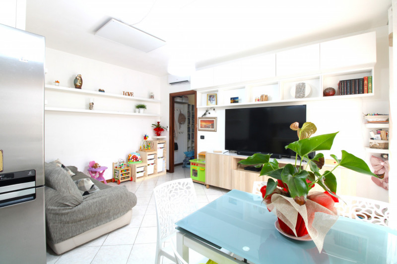 MASERA' DI PADOVA: appartamento situato nel cuore del paese, a pochi passi da tutti i principali ...