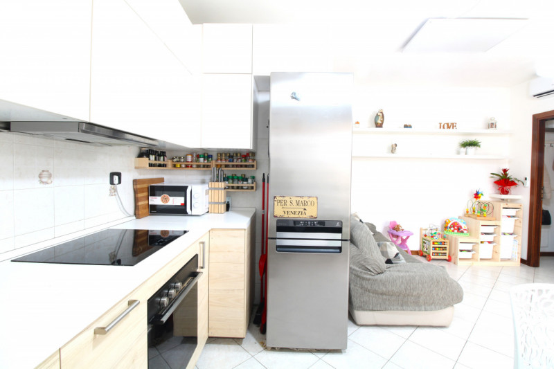 MASERA' DI PADOVA: appartamento situato nel cuore del paese, a pochi passi da tutti i principali ...