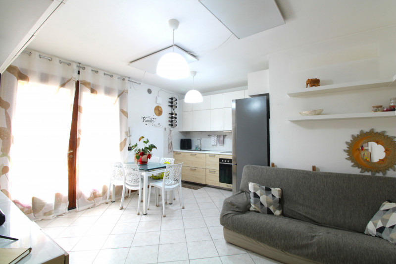 MASERA' DI PADOVA: appartamento situato nel cuore del paese, a pochi passi da tutti i principali ...