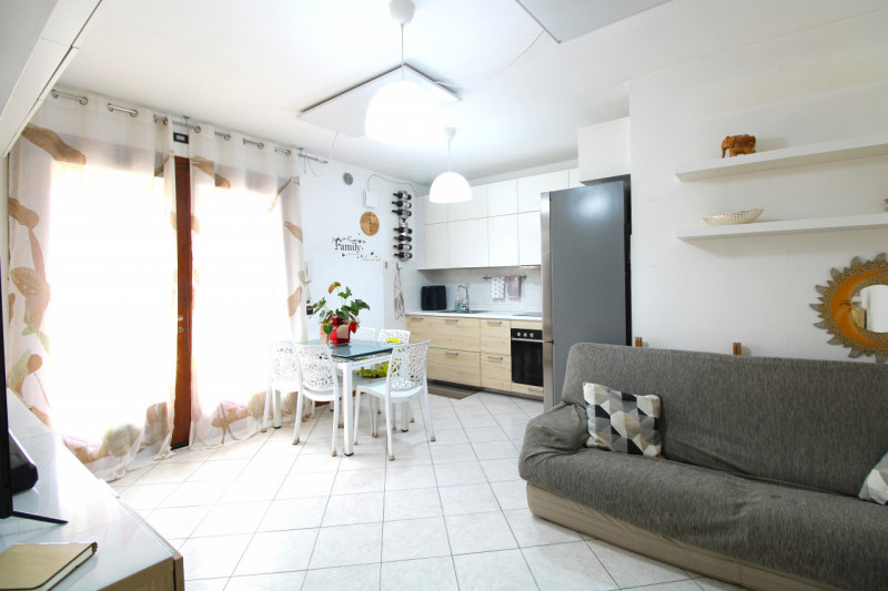 MASERA' DI PADOVA: appartamento situato nel cuore del paese, a pochi passi da tutti i principali ...