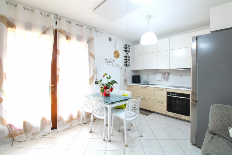 MASERA' DI PADOVA: appartamento situato nel cuore del paese, a pochi passi da tutti i principali ...