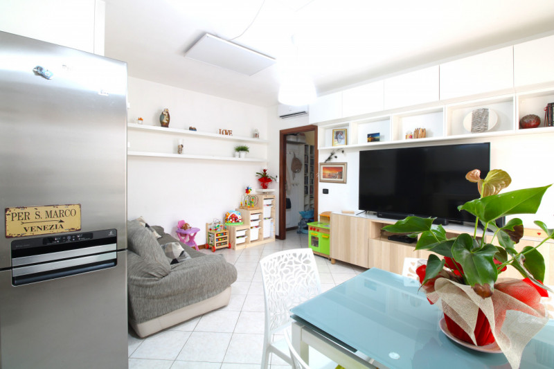 MASERA' DI PADOVA: appartamento situato nel cuore del paese, a pochi passi da tutti i principali ...