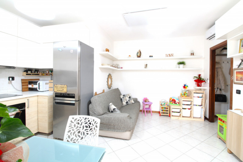 MASERA' DI PADOVA: appartamento situato nel cuore del paese, a pochi passi da tutti i principali ...