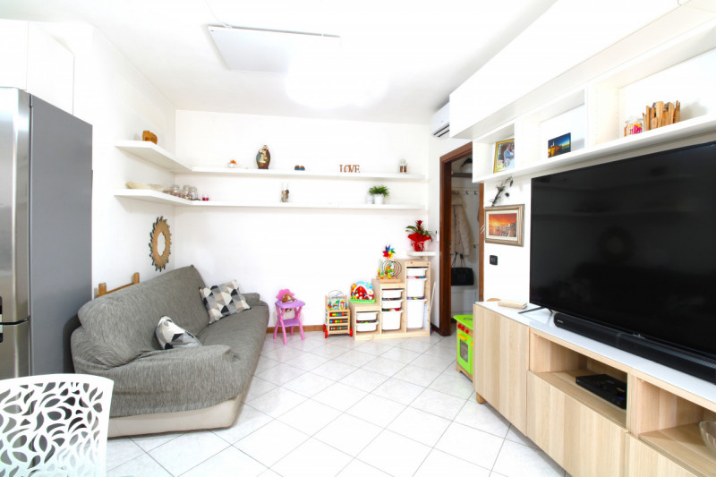 MASERA' DI PADOVA: appartamento situato nel cuore del paese, a pochi passi da tutti i principali ...