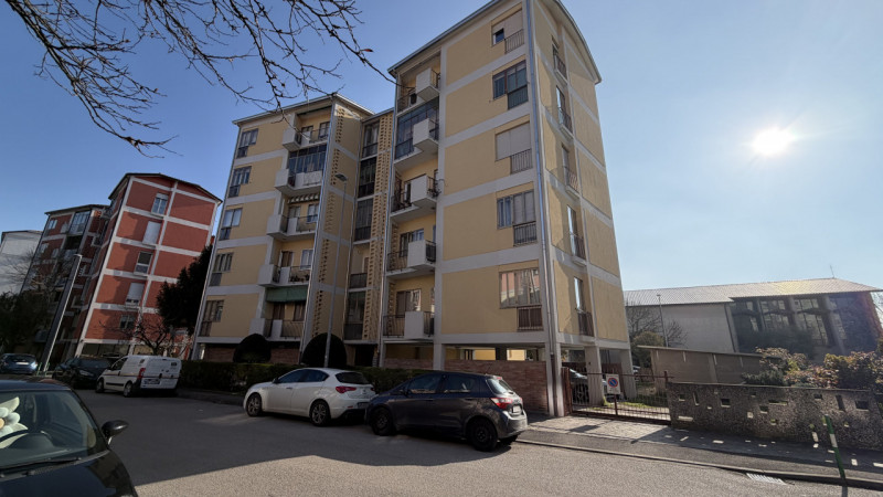 Scopri il tuo nuovo rifugio nel cuore di Padova, nella ricercata zona di Forcellini. Proponiamo i...