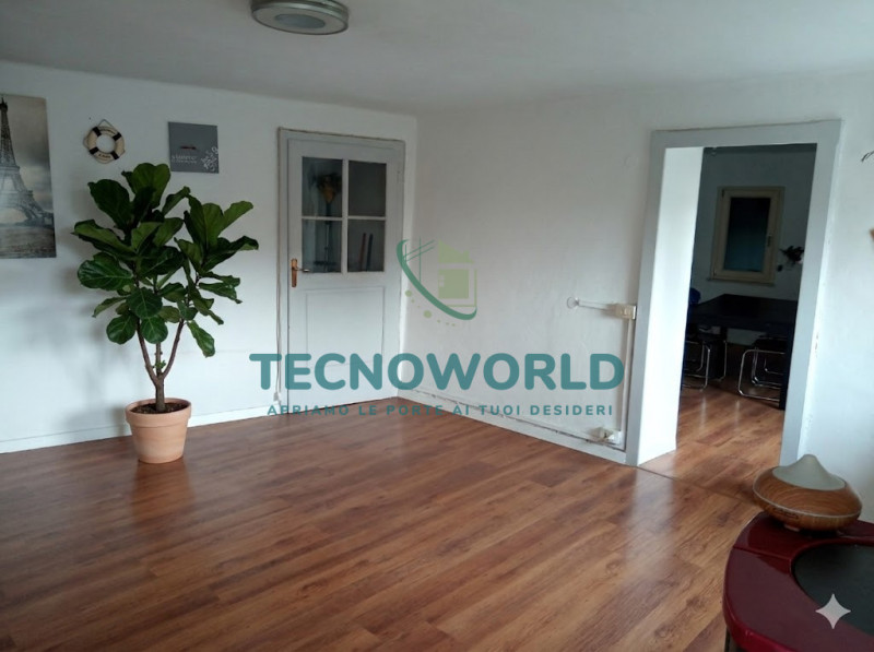 Scopri questo affascinante abitazione affiancata in affitto situato nel cuore della tranquilla e ...