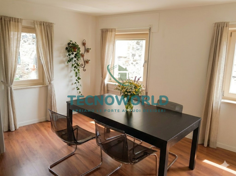 Scopri questo affascinante abitazione affiancata in affitto situato nel cuore della tranquilla e ...