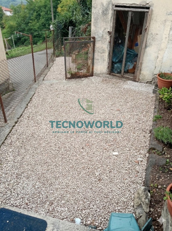 Scopri questo affascinante abitazione affiancata in affitto situato nel cuore della tranquilla e ...