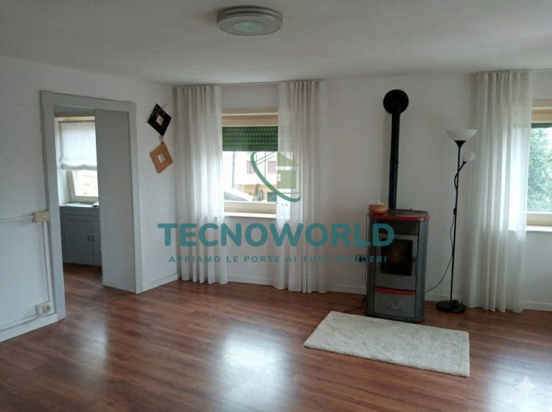 Scopri questo affascinante abitazione affiancata in affitto situato nel cuore della tranquilla e ...