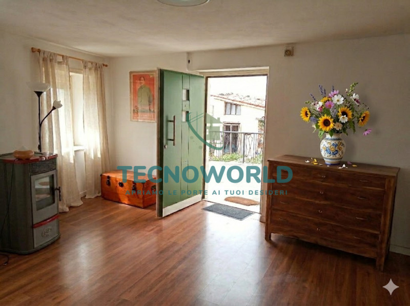 Scopri questo affascinante abitazione affiancata in affitto situato nel cuore della tranquilla e ...