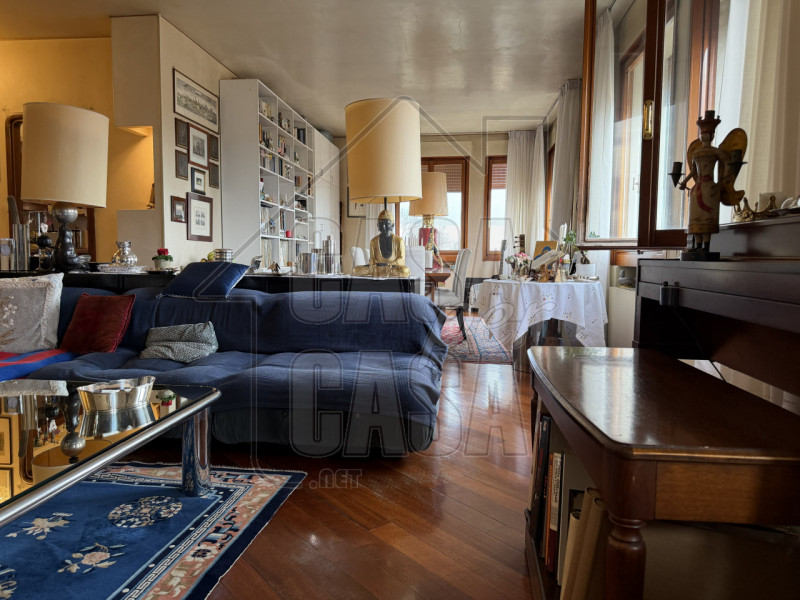 RIF: PDBUS Servizio Fotografico in fase di aggiornamento.

Nel cuore del centro di Padova, in un ...