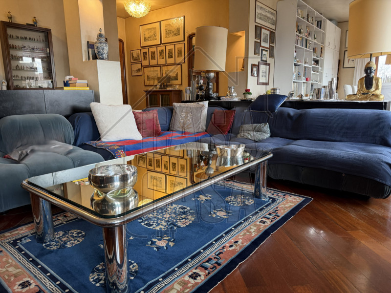 RIF: PDBUS Servizio Fotografico in fase di aggiornamento.

Nel cuore del centro di Padova, in un ...