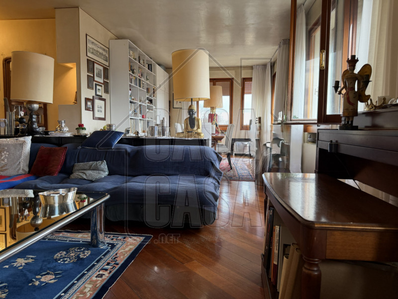 RIF: PDBUS Servizio Fotografico in fase di aggiornamento.

Nel cuore del centro di Padova, in un ...