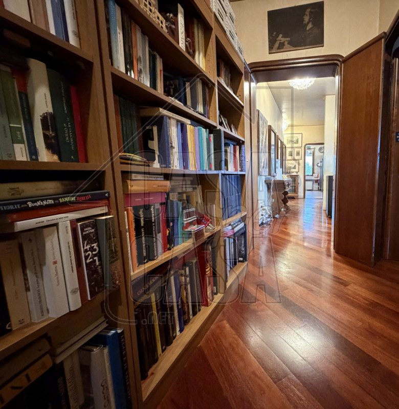 RIF: PDBUS Servizio Fotografico in fase di aggiornamento.

Nel cuore del centro di Padova, in un ...