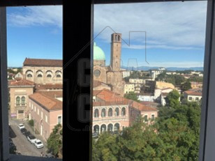 RIF: PDBUS Servizio Fotografico in fase di aggiornamento.

Nel cuore del centro di Padova, in un ...