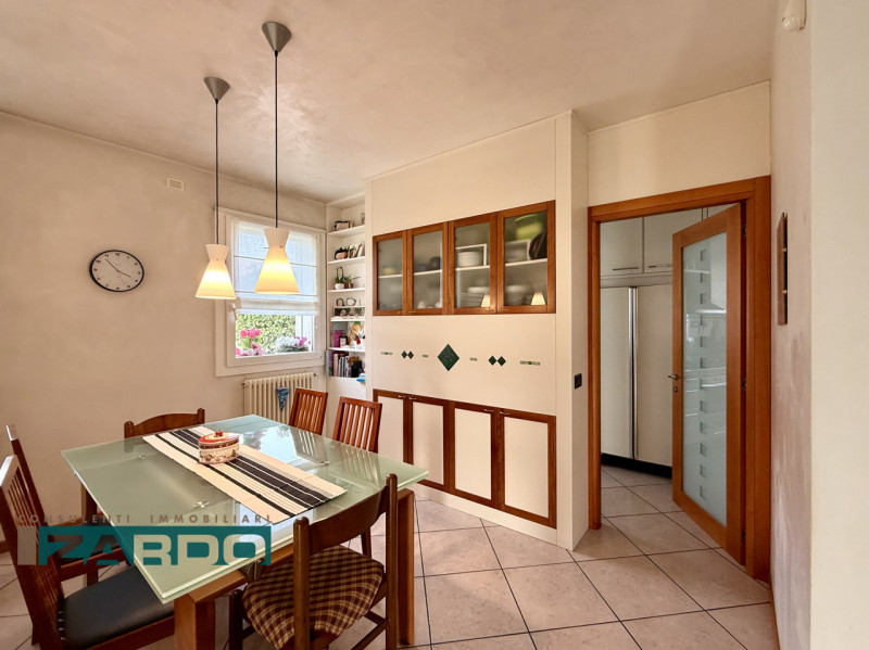 Rif. C-240 (per info 3409172184 N.)

Proponiamo in vendita una raffinata porzione di bifamiliare ...