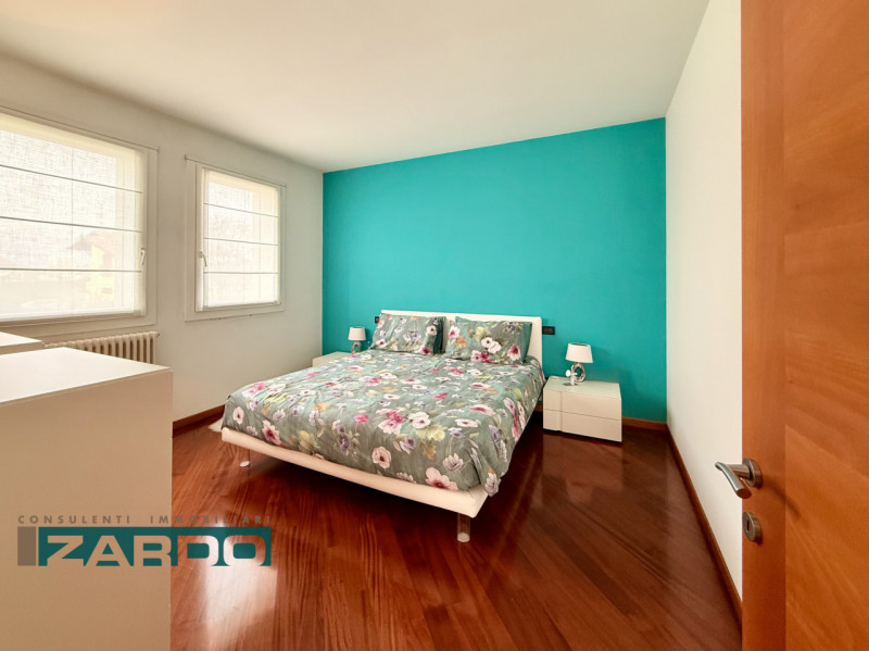 Rif. C-240 (per info 3409172184 N.)

Proponiamo in vendita una raffinata porzione di bifamiliare ...