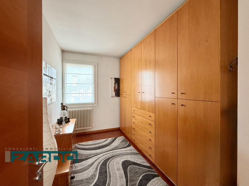 Rif. C-240 (per info 3409172184 N.)

Proponiamo in vendita una raffinata porzione di bifamiliare ...