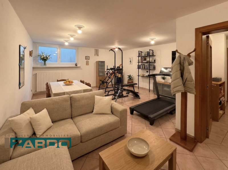 Rif. C-240 (per info 3409172184 N.)

Proponiamo in vendita una raffinata porzione di bifamiliare ...