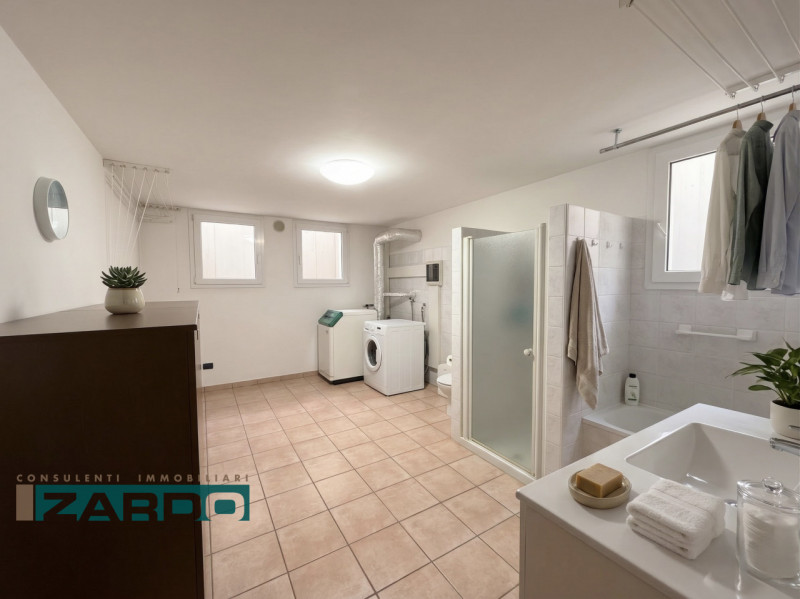 Rif. C-240 (per info 3409172184 N.)

Proponiamo in vendita una raffinata porzione di bifamiliare ...