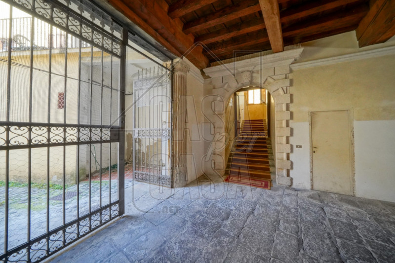 Per info, Maddalena 351 799 3937, riferimento annuncio: MD02

Nel pieno centro storico di Padova,...