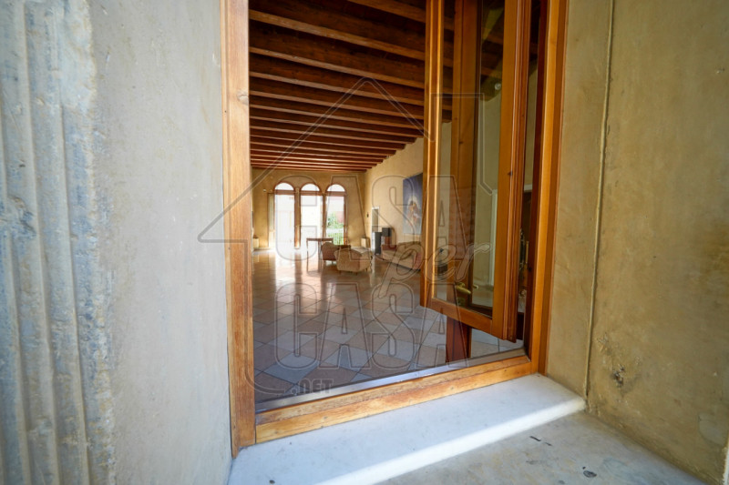 Per info, Maddalena 351 799 3937, riferimento annuncio: MD02

Nel pieno centro storico di Padova,...