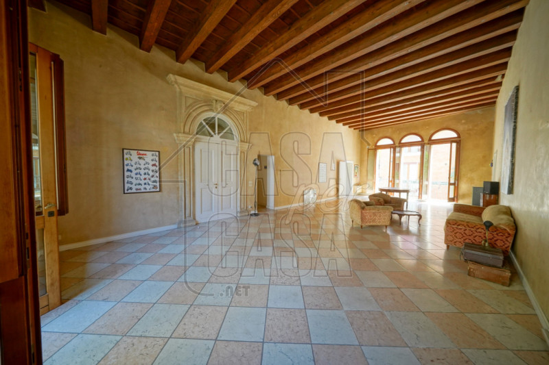 Per info, Maddalena 351 799 3937, riferimento annuncio: MD02

Nel pieno centro storico di Padova,...