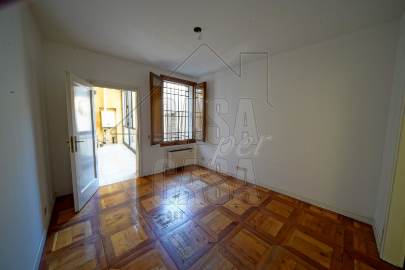 Per info, Maddalena 351 799 3937, riferimento annuncio: MD02

Nel pieno centro storico di Padova,...