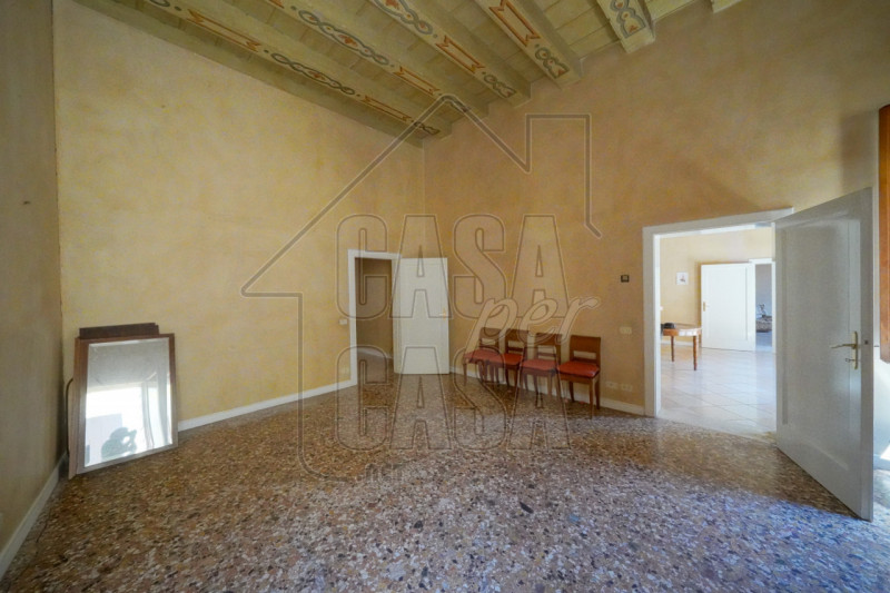 Per info, Maddalena 351 799 3937, riferimento annuncio: MD02

Nel pieno centro storico di Padova,...