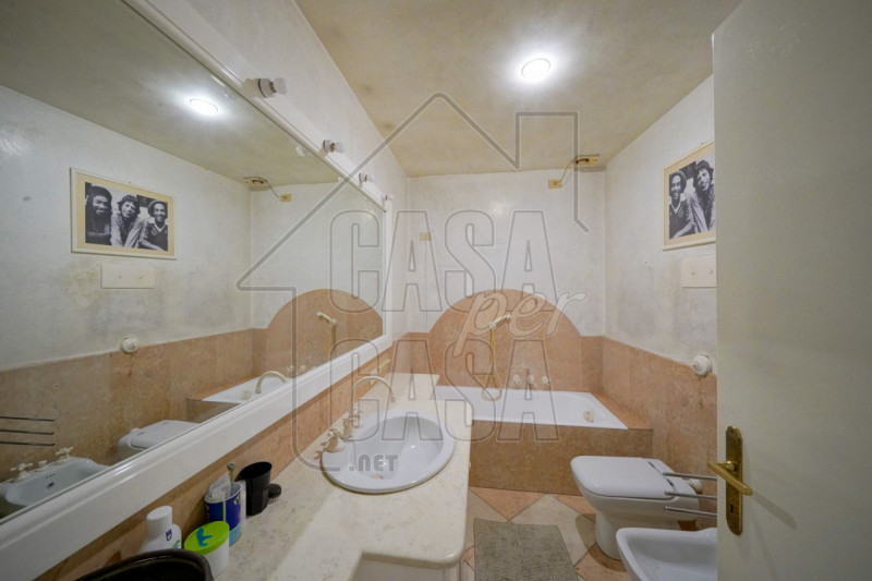 Per info, Maddalena 351 799 3937, riferimento annuncio: MD02

Nel pieno centro storico di Padova,...