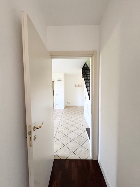 CERVARESE S. CROCE (PD) APPARTAMENTO al piano 1° ed ultimo su 2 livelli, composto da ingresso, so...