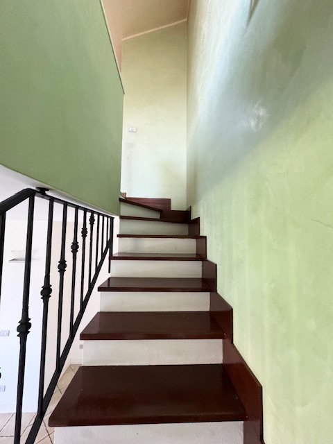 CERVARESE S. CROCE (PD) APPARTAMENTO al piano 1° ed ultimo su 2 livelli, composto da ingresso, so...