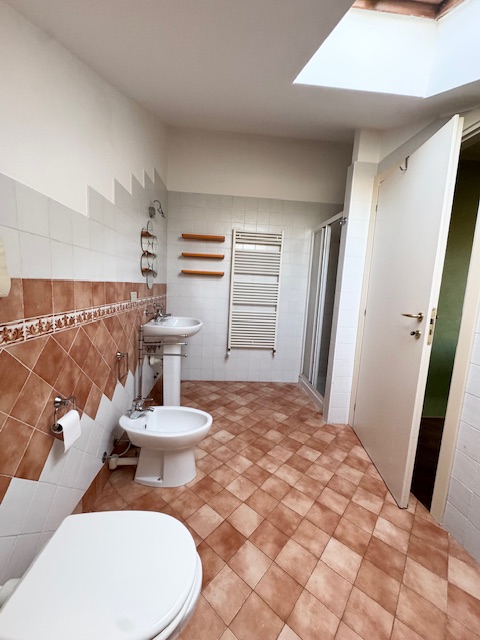 CERVARESE S. CROCE (PD) APPARTAMENTO al piano 1° ed ultimo su 2 livelli, composto da ingresso, so...