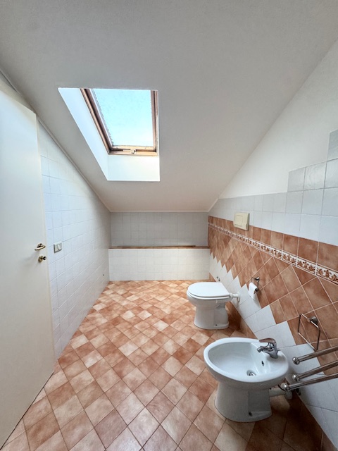 CERVARESE S. CROCE (PD) APPARTAMENTO al piano 1° ed ultimo su 2 livelli, composto da ingresso, so...