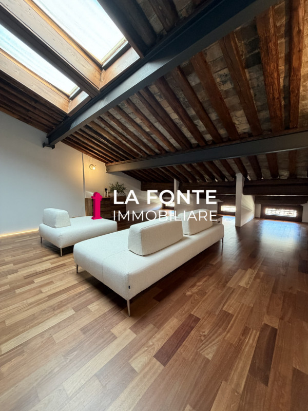 Nel prestigioso contesto del centro storico di Padova, a due passi dal Duomo e dalle principali a...