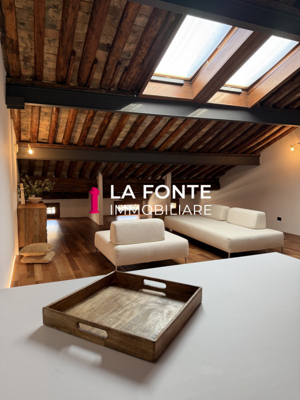 Nel prestigioso contesto del centro storico di Padova, a due passi dal Duomo e dalle principali a...