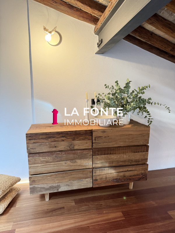 Si richiede una e-mail con le vostre referenze, i vostri contatti e una vostra disponibilità prim...