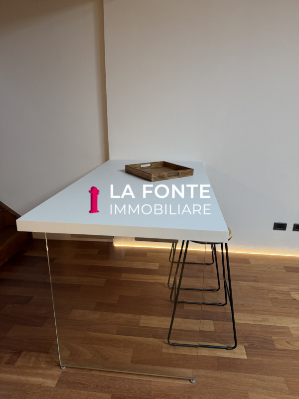 Si richiede una e-mail con le vostre referenze, i vostri contatti e una vostra disponibilità prim...