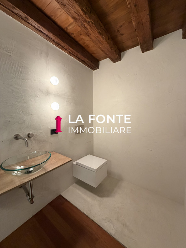 Nel prestigioso contesto del centro storico di Padova, a due passi dal Duomo e dalle principali a...