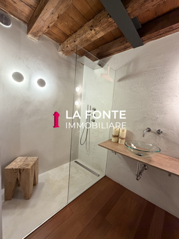 Si richiede una e-mail con le vostre referenze, i vostri contatti e una vostra disponibilità prim...