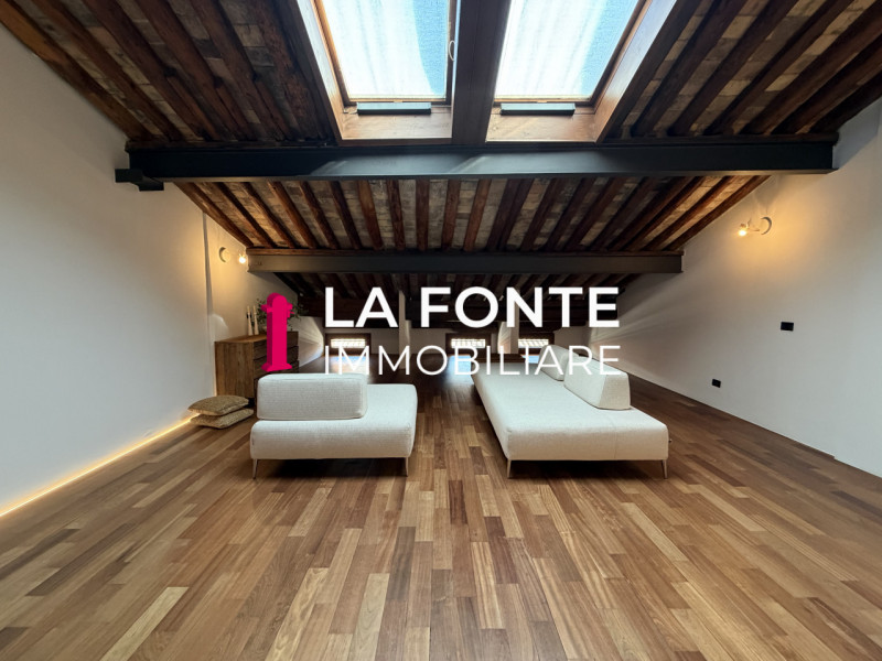 Nel prestigioso contesto del centro storico di Padova, a due passi dal Duomo e dalle principali a...