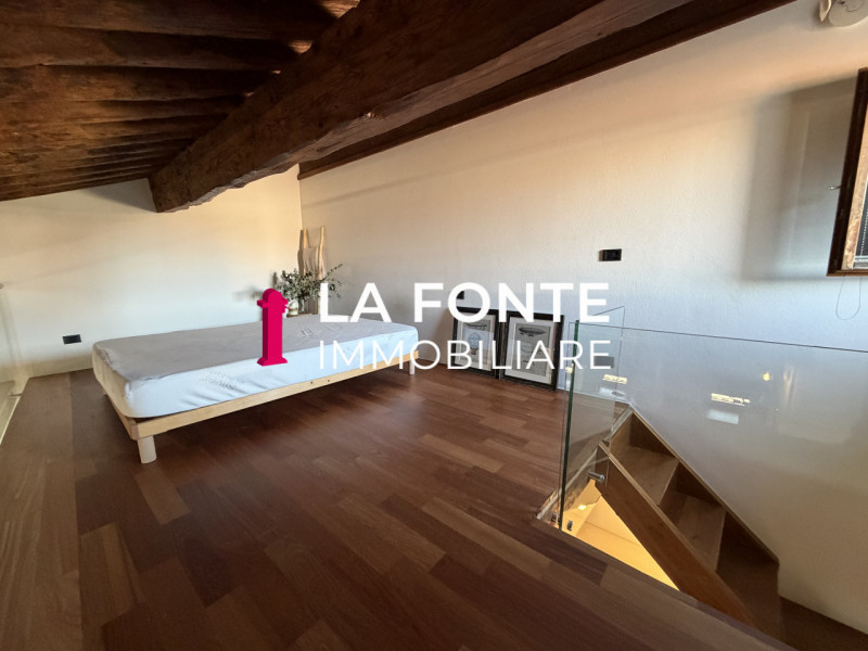 Nel prestigioso contesto del centro storico di Padova, a due passi dal Duomo e dalle principali a...