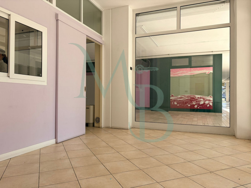 RUBANO (PD): Immobiliare MB propone in vendita esclusiva un negozio di circa 40 mq, soluzione ide...