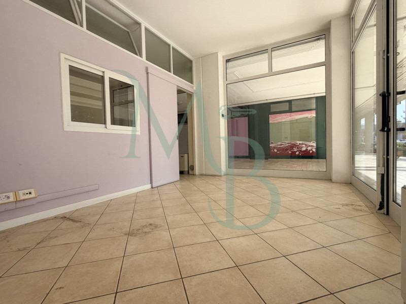 RUBANO (PD): Immobiliare MB propone in vendita esclusiva un negozio di circa 40 mq, soluzione ide...